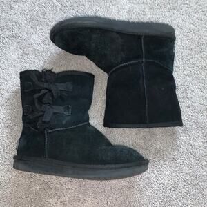 Koolaburra by Ugg Victoria Short Black Suede Boots with Bows  Sz Y3
